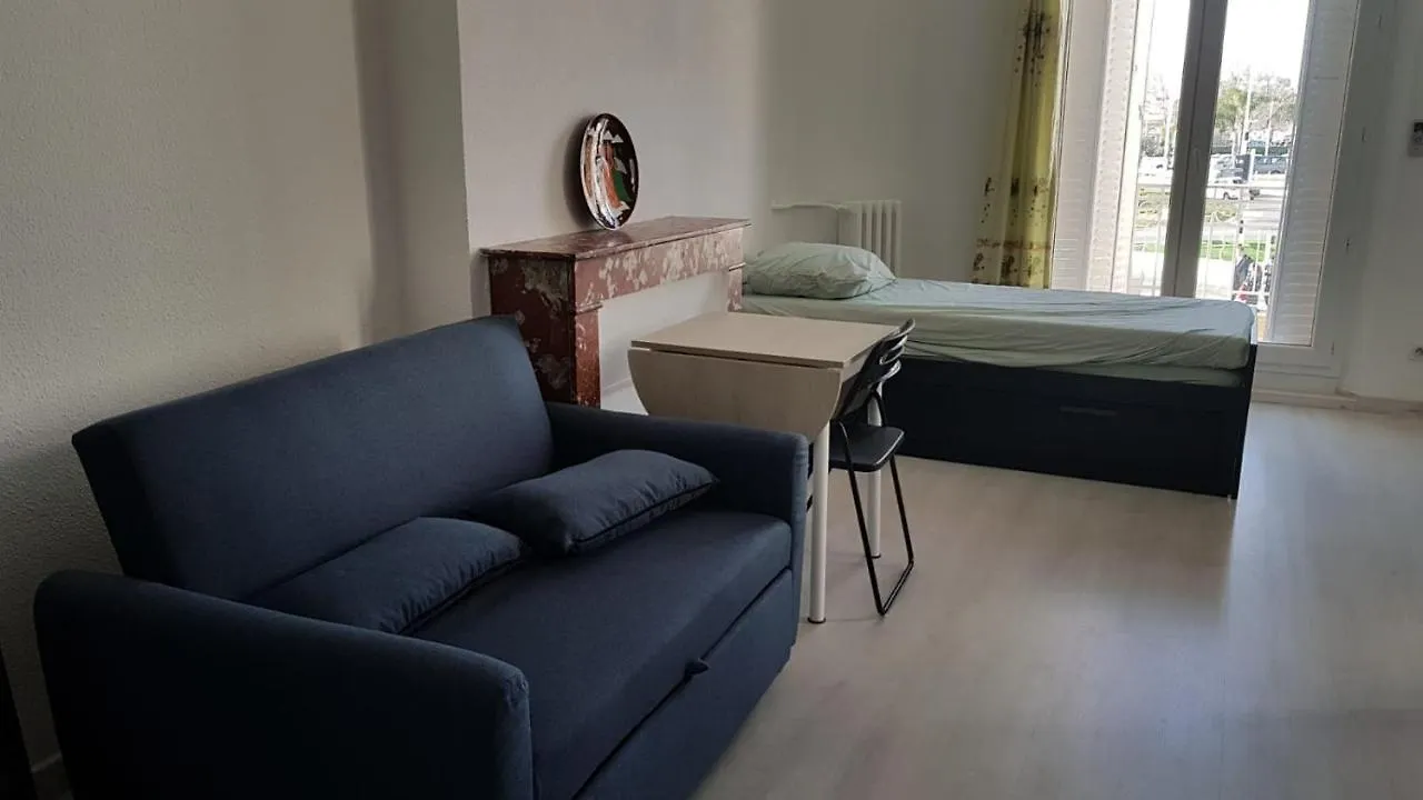 Apartment Studio With Sea View For 2 People Toulon