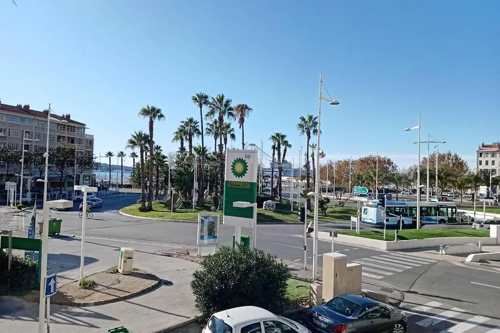 Apartment Studio With Sea View For 2 People Toulon