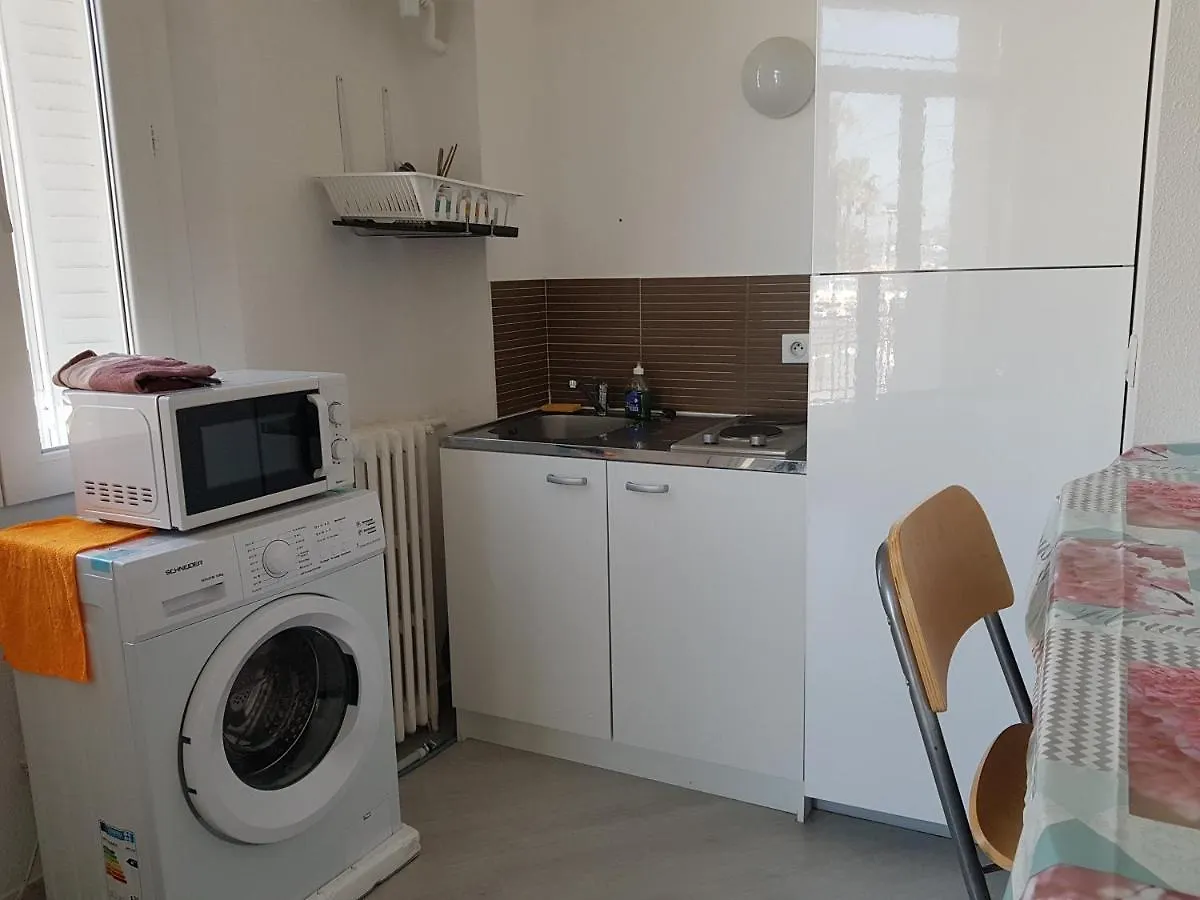 Apartment Studio With Sea View For 2 People Toulon